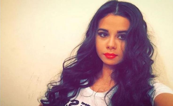 منّة عرفة تُشعل السوشيال ميديا بالبكيني والسيجار